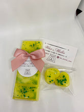 Load image into Gallery viewer, Pear Drops snap bar & hearts