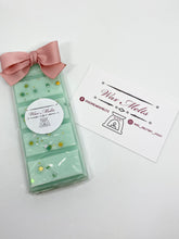 Load image into Gallery viewer, Pine snap bar & hearts