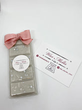 Load image into Gallery viewer, Fresh Linen snap bar & hearts