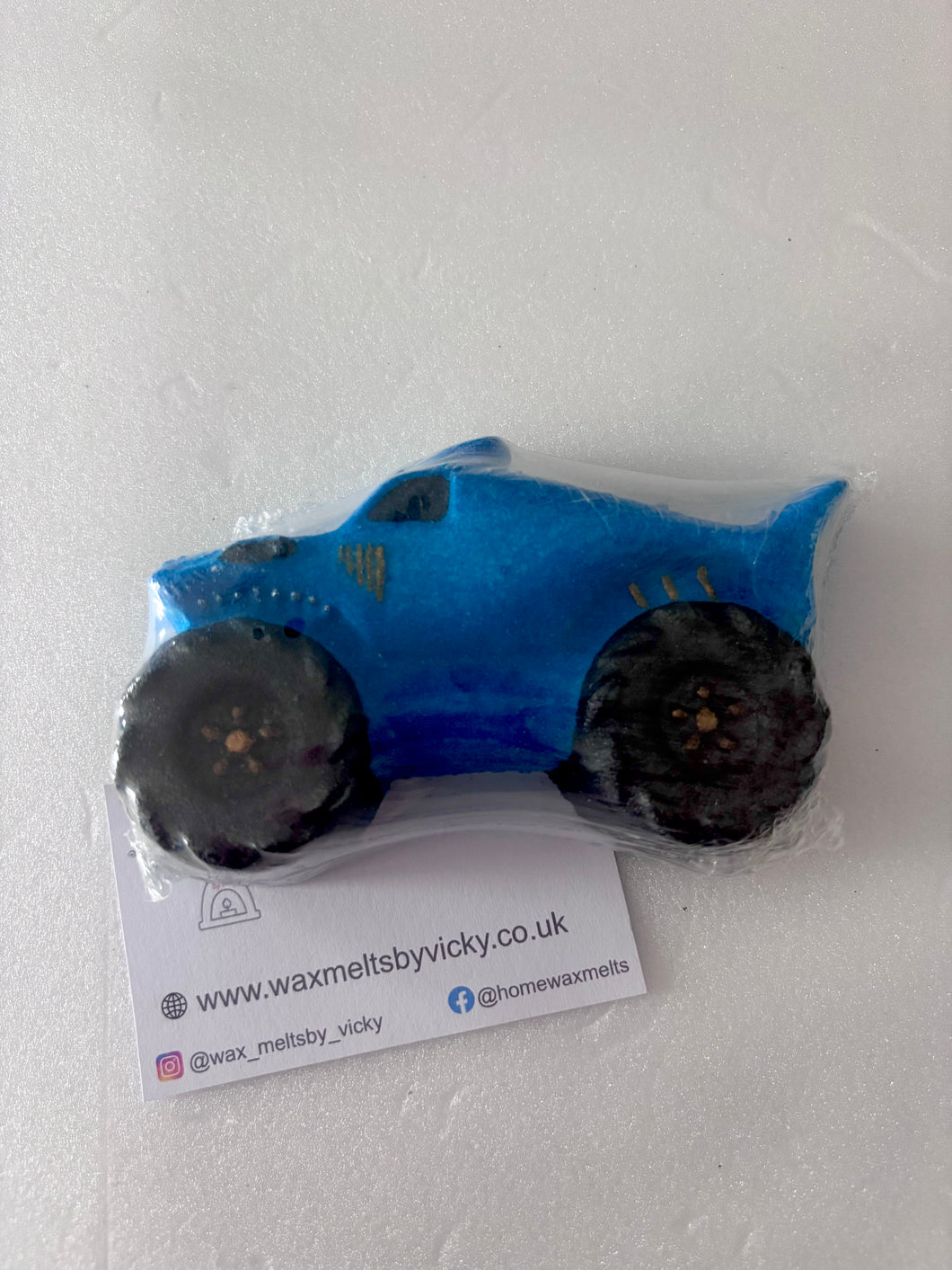 Monster truck bath bomb